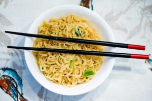 Lire la suite à propos de l’article Les baguettes chinoises : un accessoire de cuisine fascinant